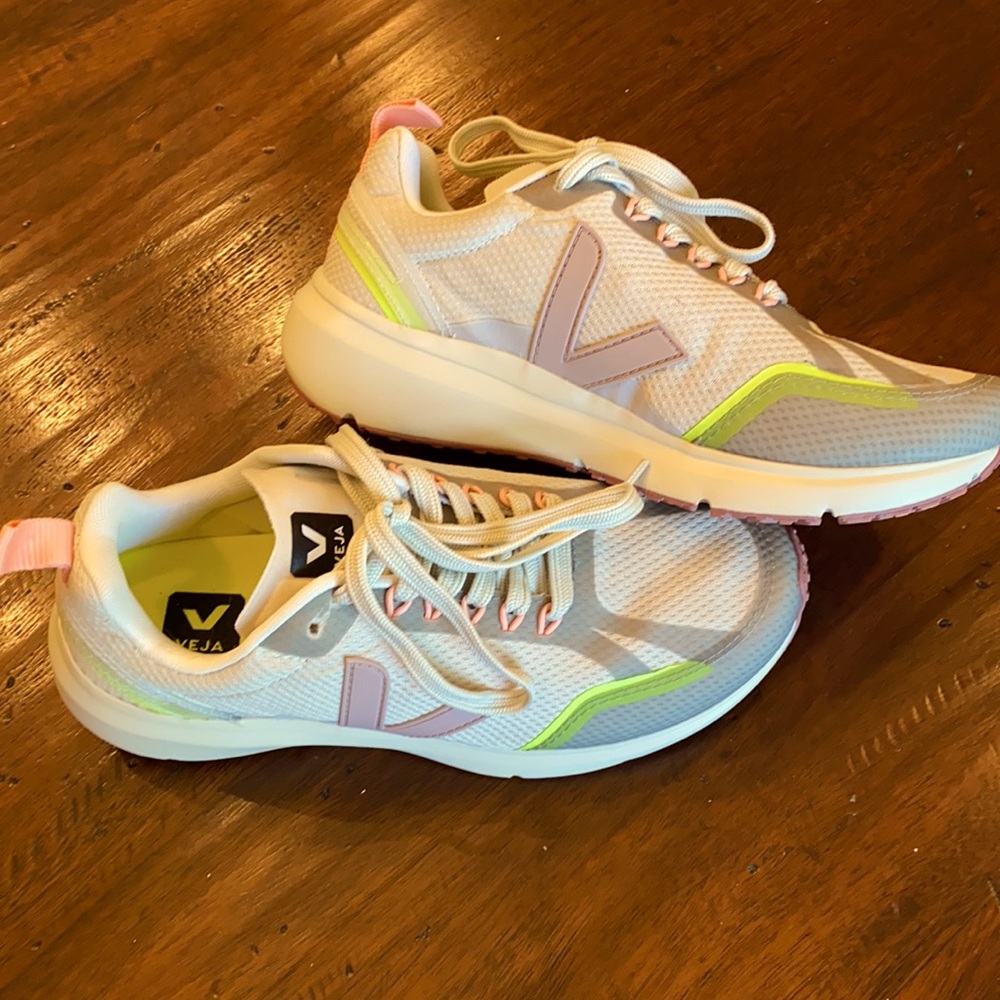 Veja sneakers, size 7.5, never worn